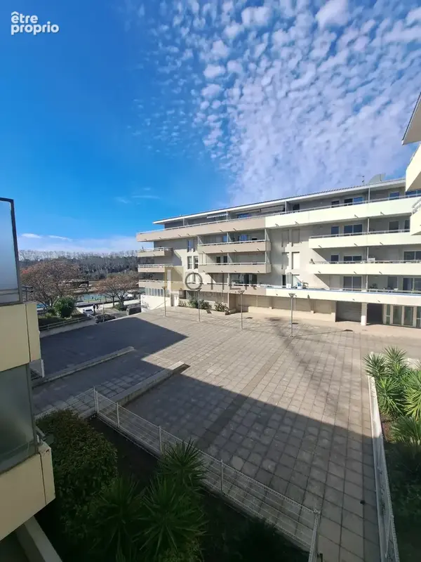 A vendre, beziers quartier polygone (34)   dans residence securisee   t2 avec balcon et box privatif. - photo 1