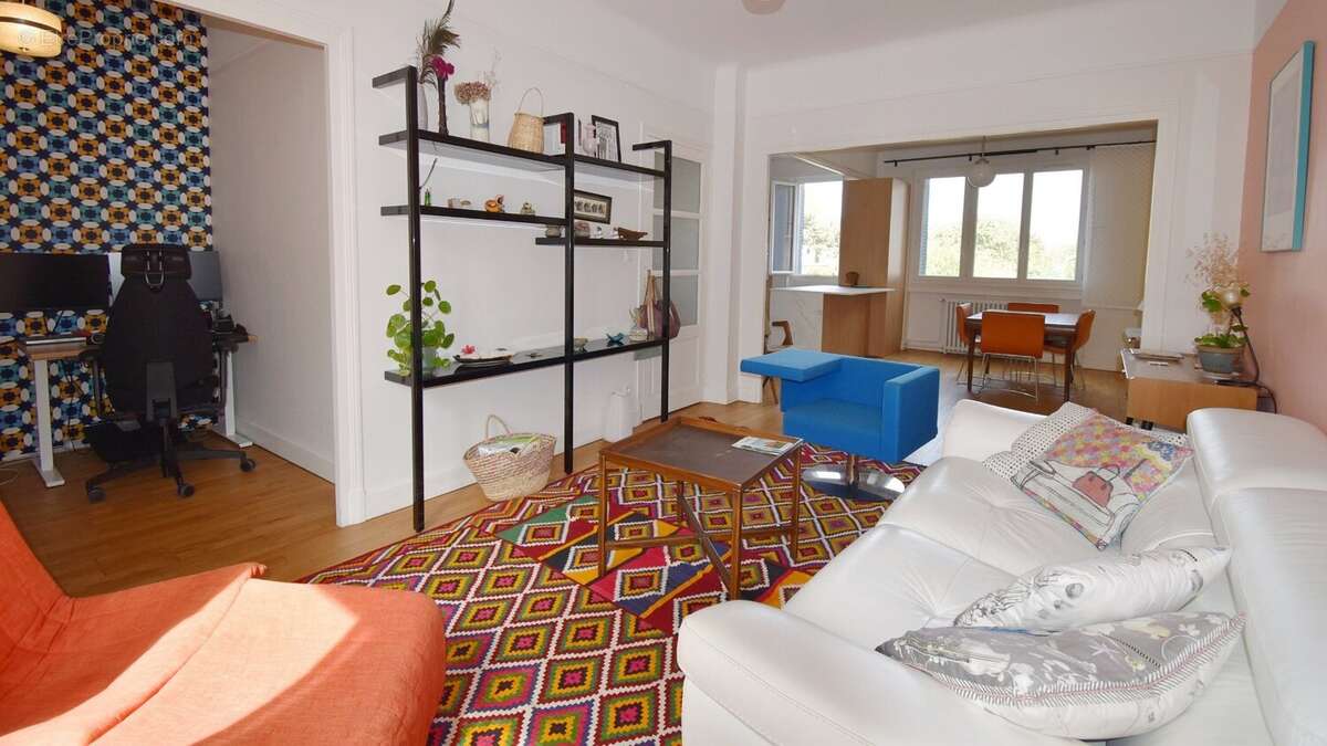 Maison de ville à vendre à Vichy, 3 chambres et bureau, garage et jardin. - photo 2