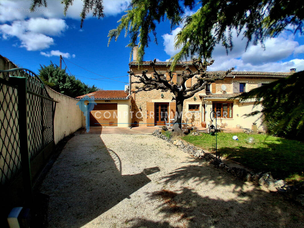 Maison à ROBION