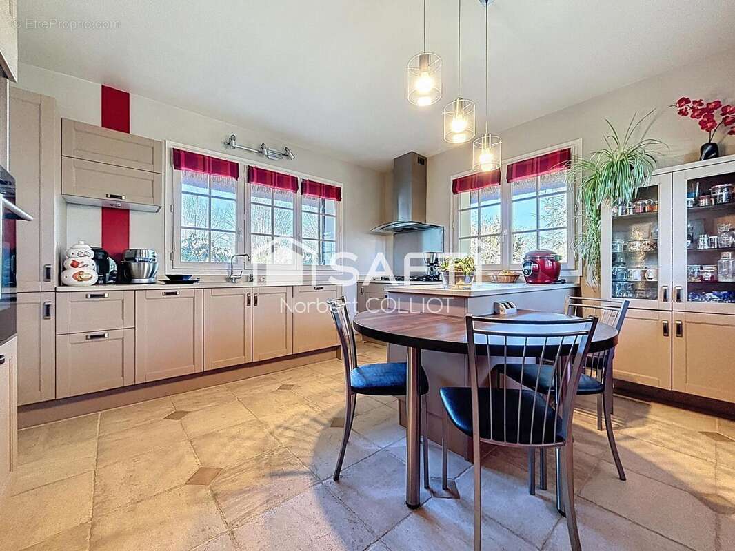 Photo 5 - Maison à LE MESNIL-SAINT-DENIS