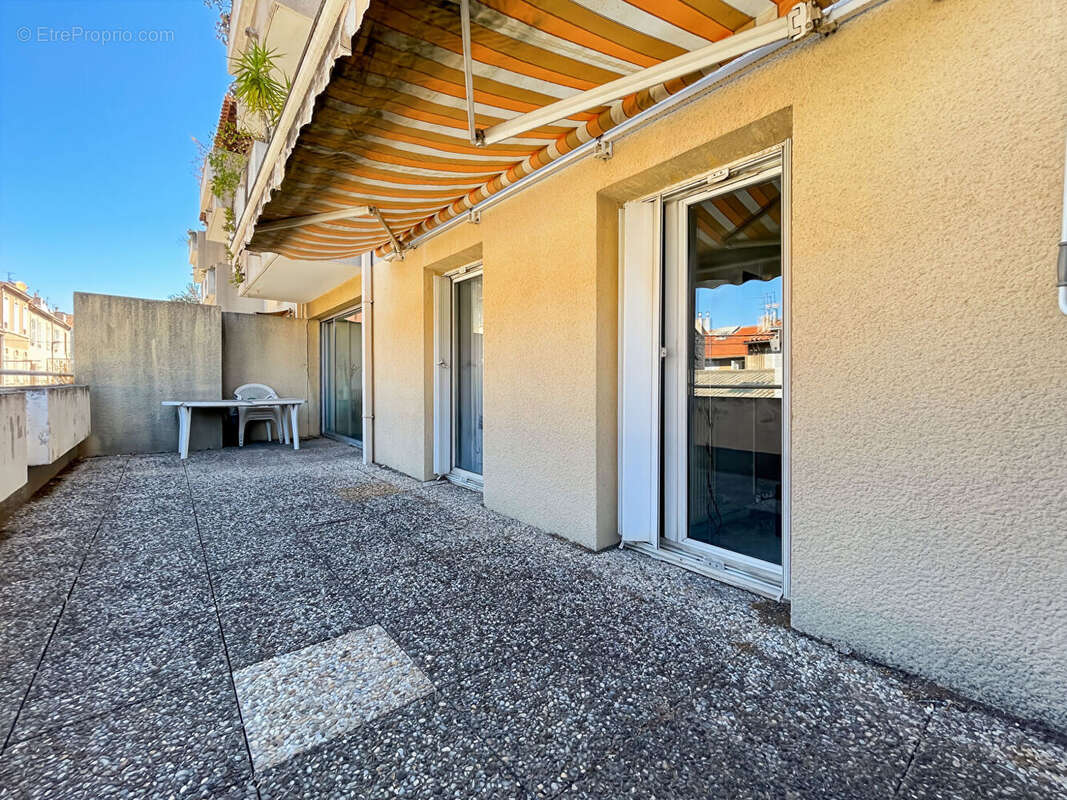 Appartement à MARSEILLE-4E