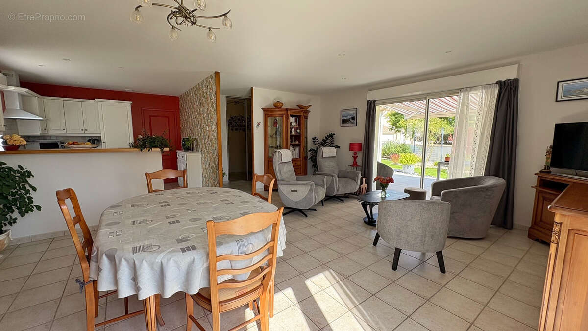 Maison à FRONTENAY-ROHAN-ROHAN