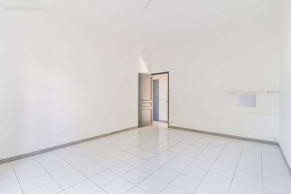 Maison 7 pièces sur 800m2 parcelle 13015 Marseille - photo 10