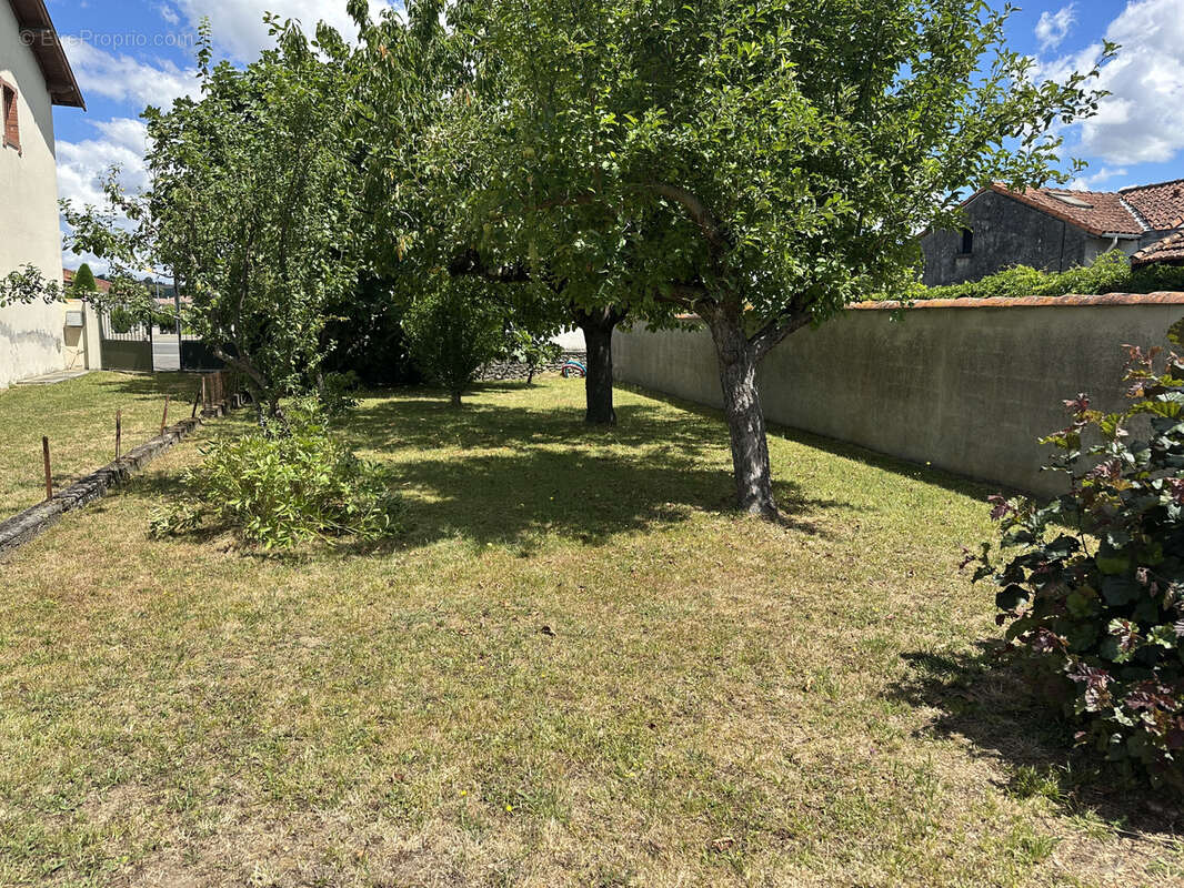 Maison de ville a redécorer avec jardin clos et garage - photo 5