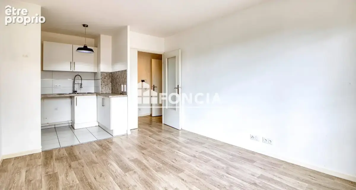 Eragny (95) - A 2 pas de la gare d'Eragny et des commerces - Appartement T2 de 38,5 m² avec balcon - 1er étage - parking double  - photo 2