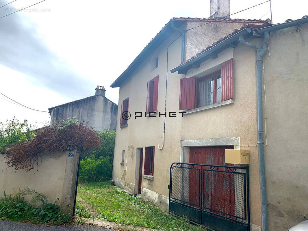 Maison à SAINT-AMANT-DE-BOIXE