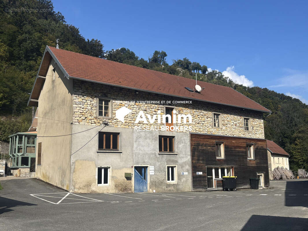 Commerce à PONT-DE-ROIDE