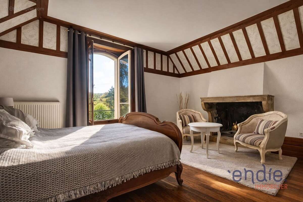 Maison à SAINT-JULIEN-MOLIN-MOLETTE