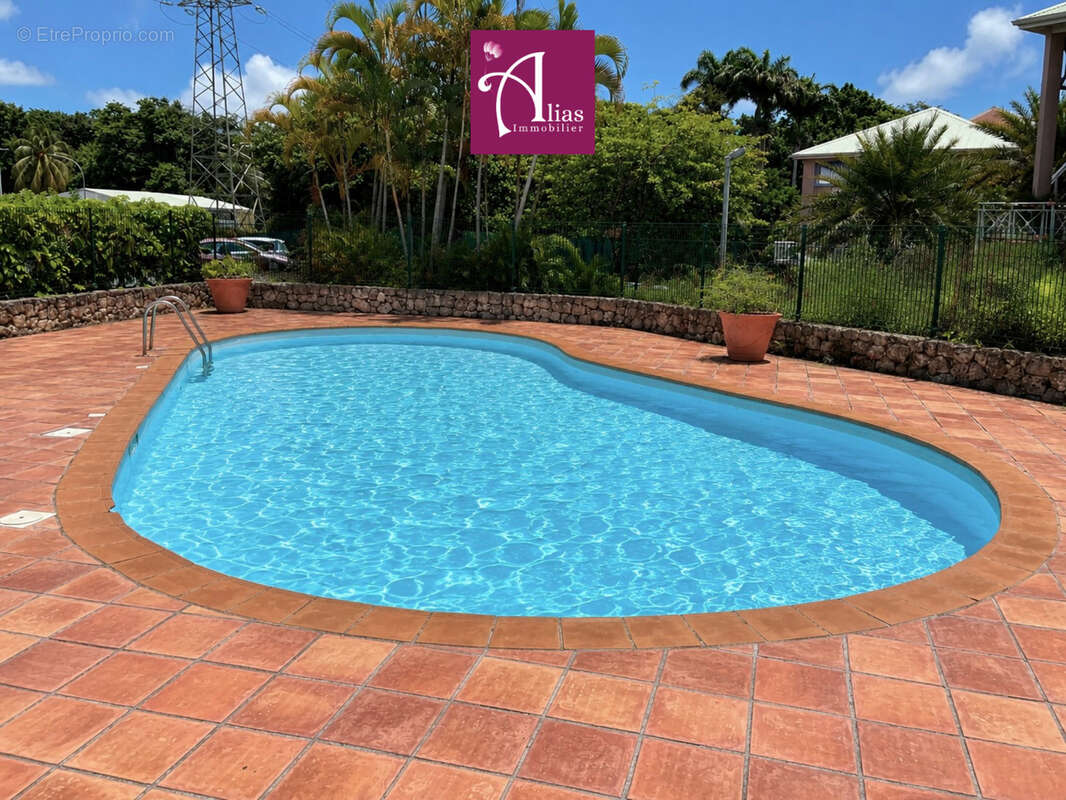 Appartement à BAIE-MAHAULT