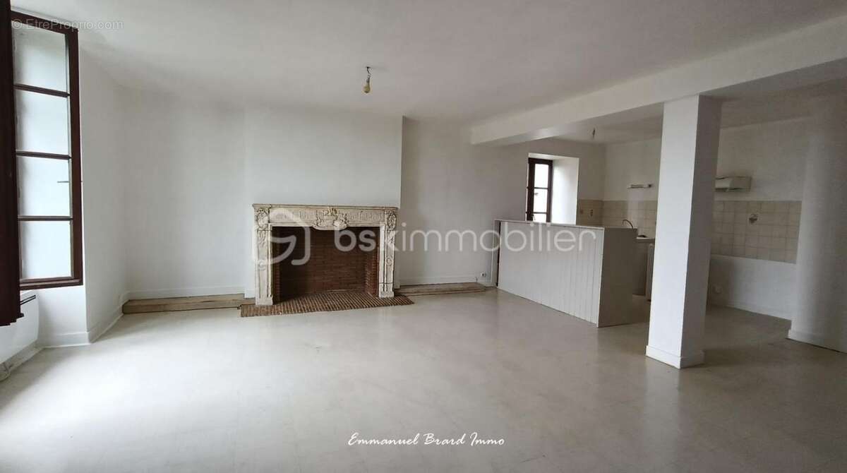 À vendre – immeuble de 4 logements au cœur de la cité médiévale de lusignan - photo 3