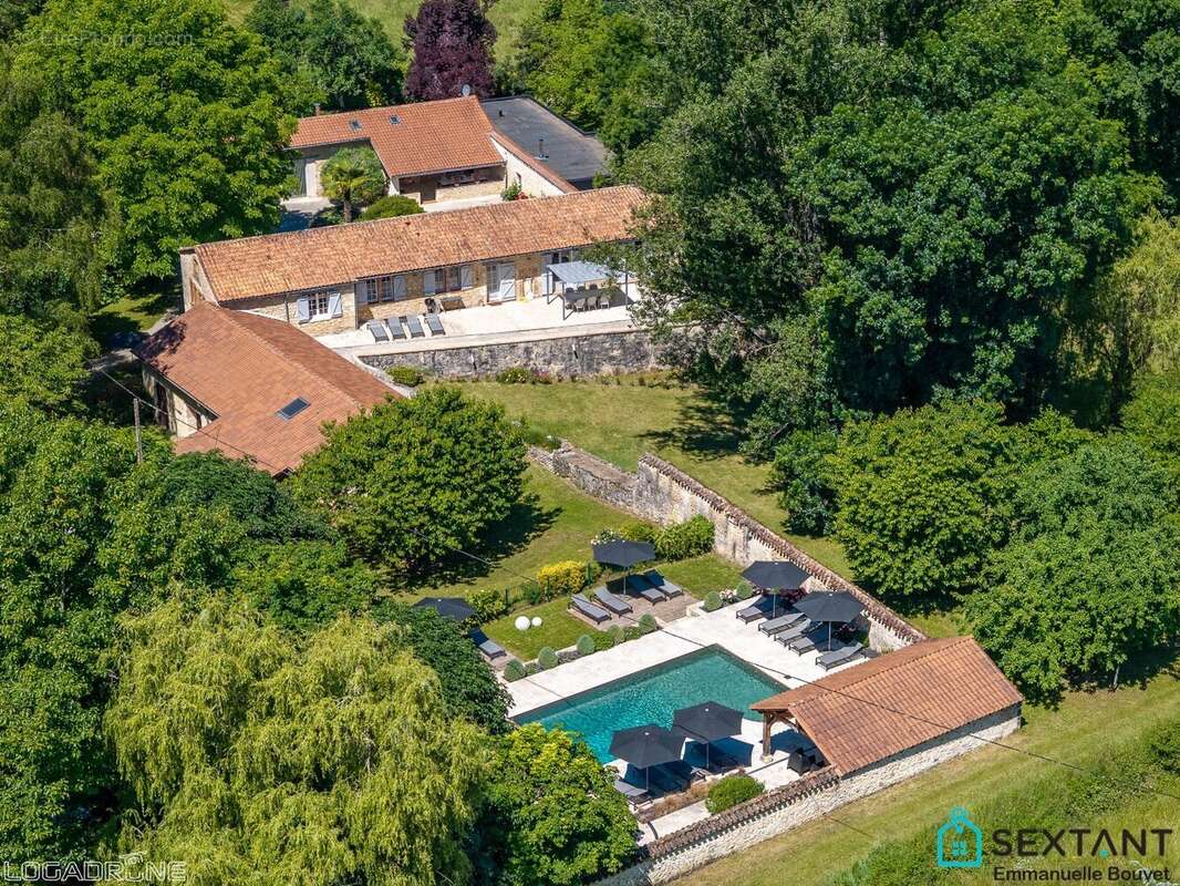 A 15 min de Bergerac, superbe propriété en pierre rénovée sur plus de 3 HA, 4 habitations, grange, superbe espace piscine - photo 6