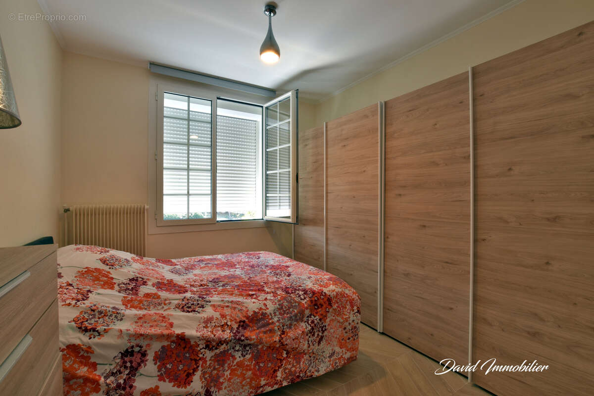 Villa 3 faces - 320 m2 + terrain constructible - photo 7