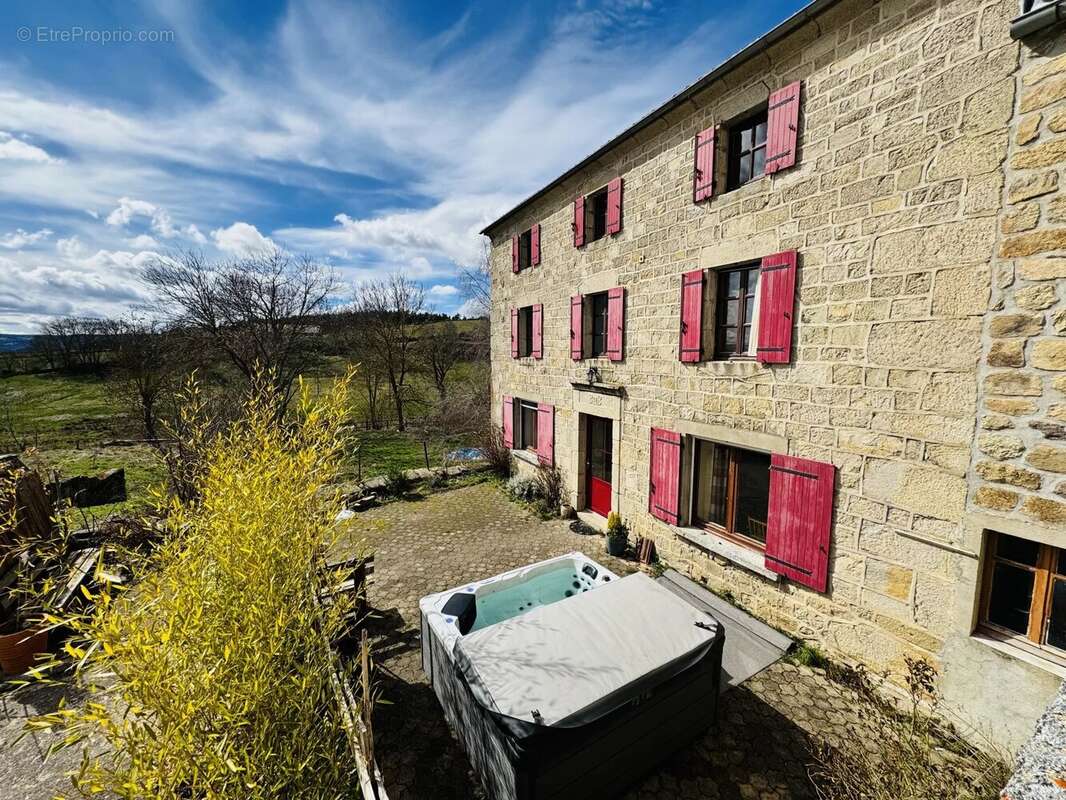 Maison à SAINT-CHRISTOPHE-D'ALLIER