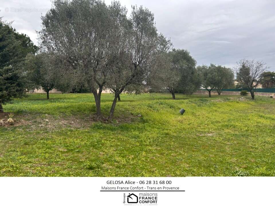 Terrain à ROQUEBRUNE-SUR-ARGENS