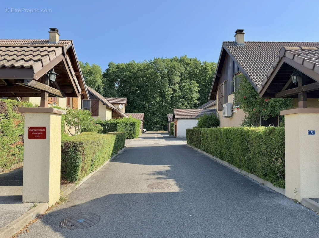 Maison à VILLE-LA-GRAND