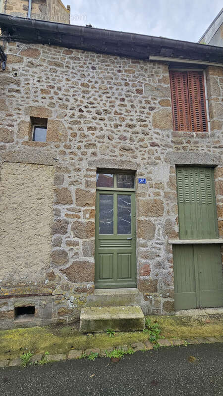 Maison à LASSAY-LES-CHATEAUX