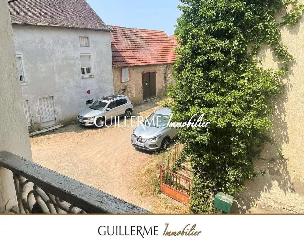 Appartement à SALORNAY-SUR-GUYE