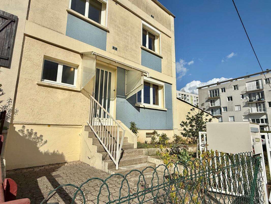 Maison à CHENOVE