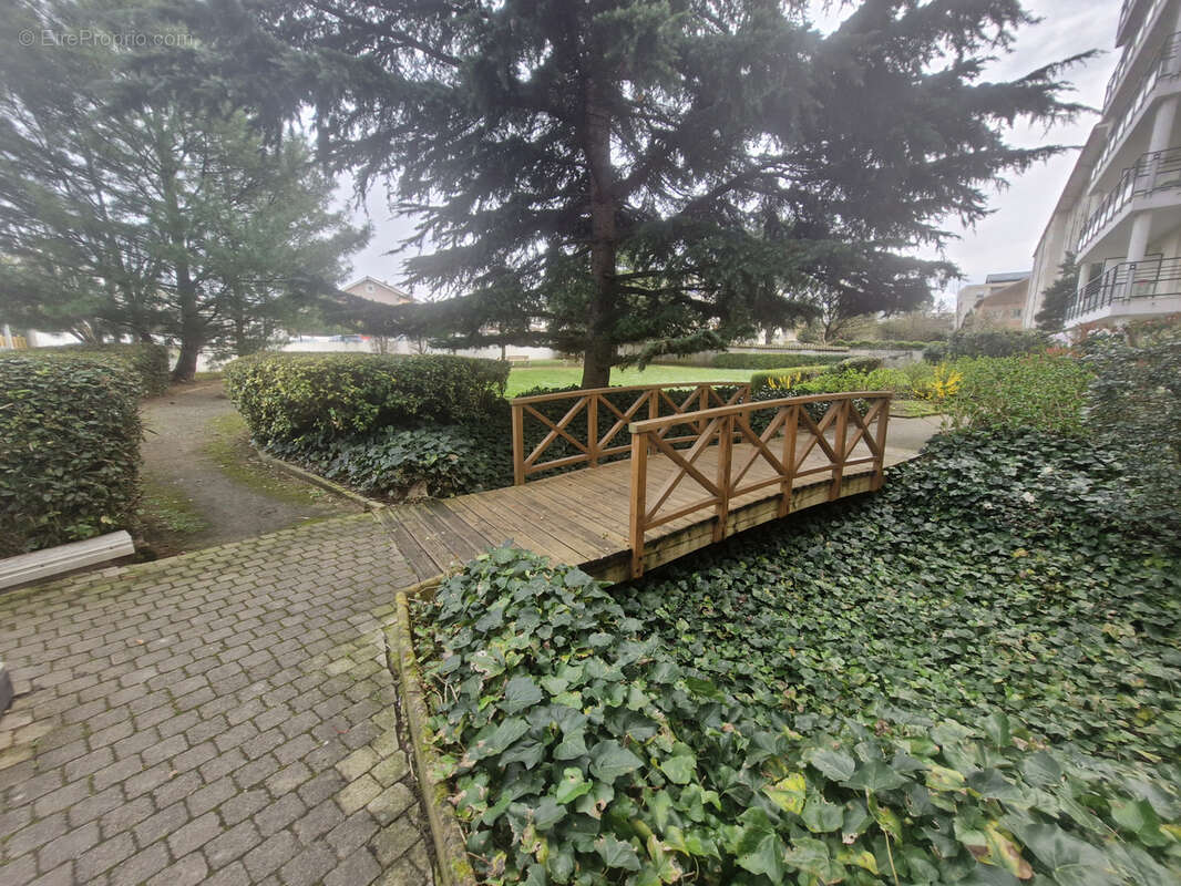 Bron centre  appartement type 2 avec terrasse - photo 9