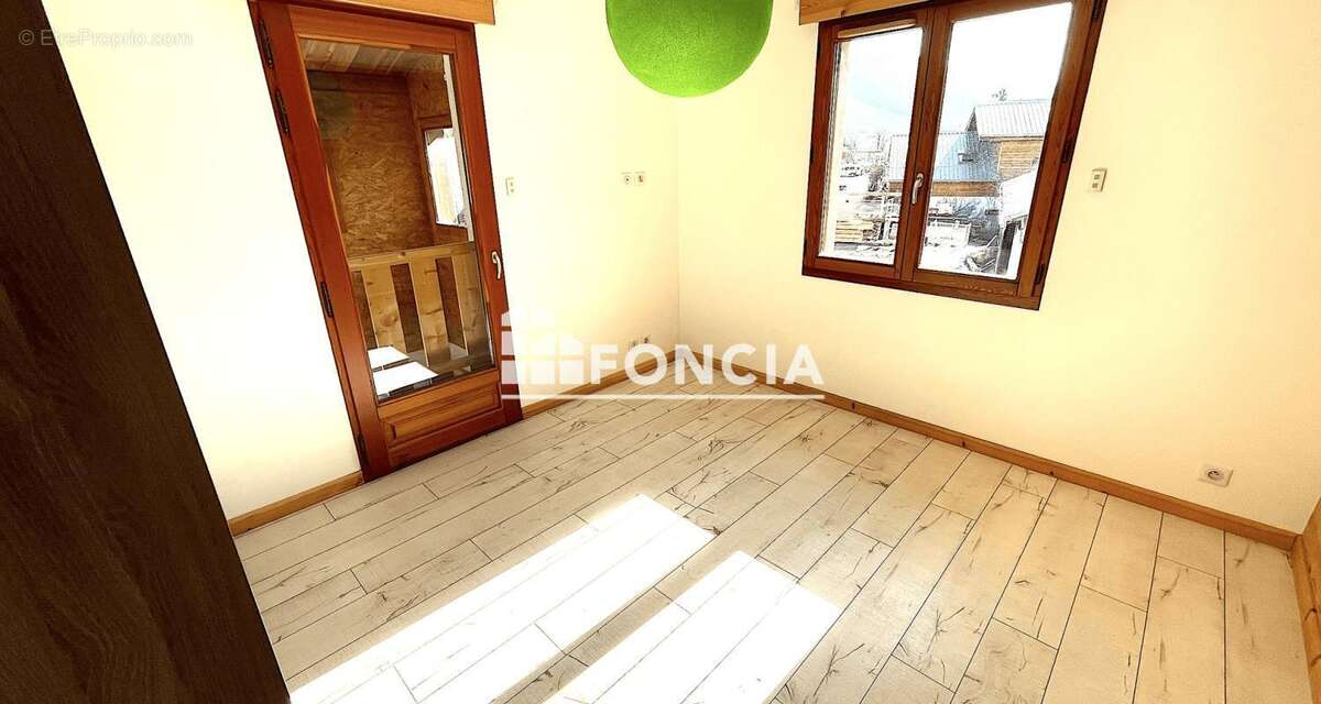 Appartement à LA SALLE-LES-ALPES