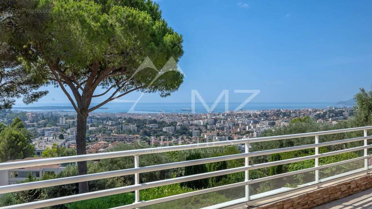 Appartement à LE CANNET