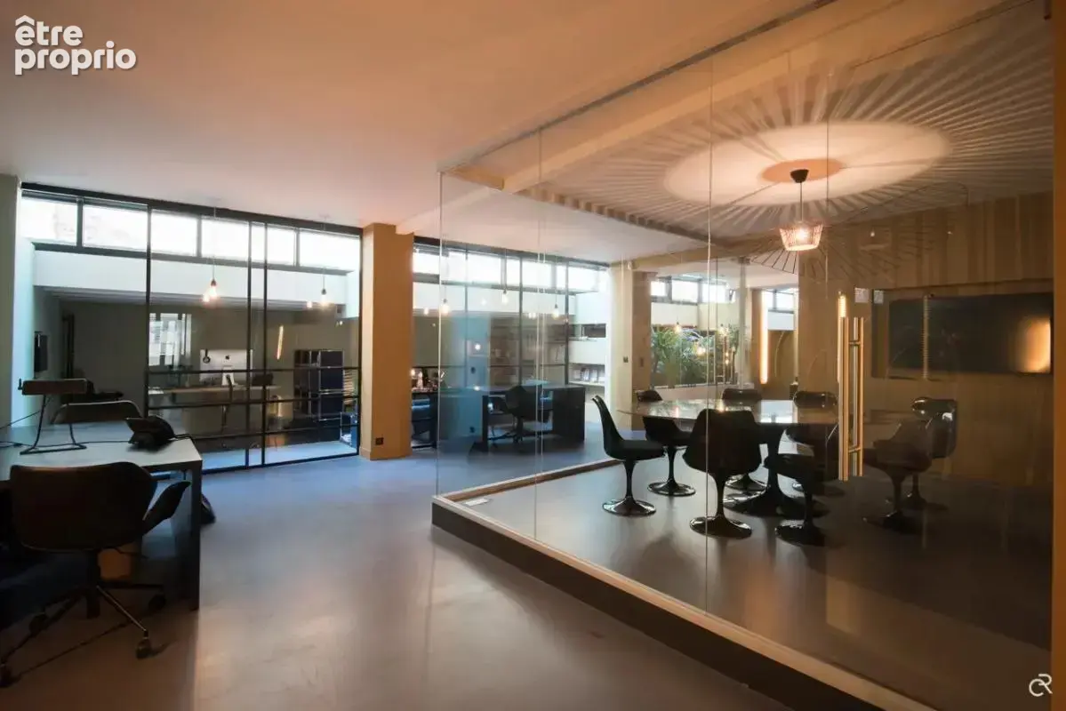 Très beau LOFT à vendre développant 265 m², fonctionnel, Clé en main entièrement rénové par architecte . Possibilité de location - photo 7