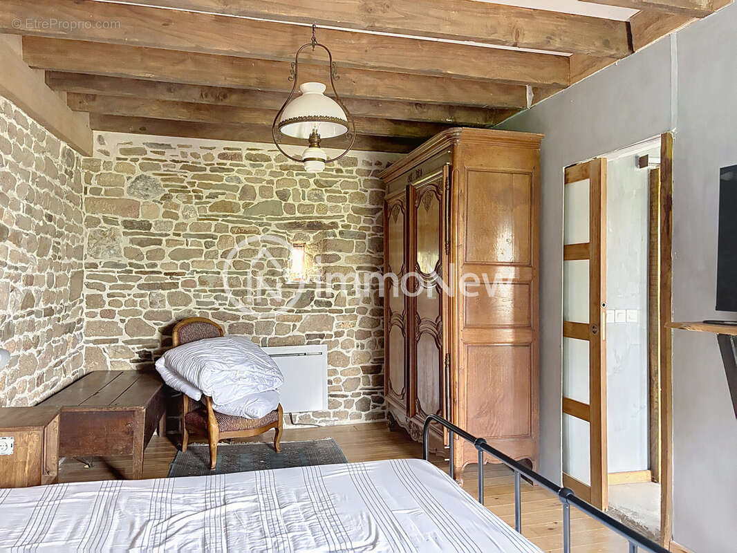 Longere en pierre 108m2 sur 2097m2 - photo 8