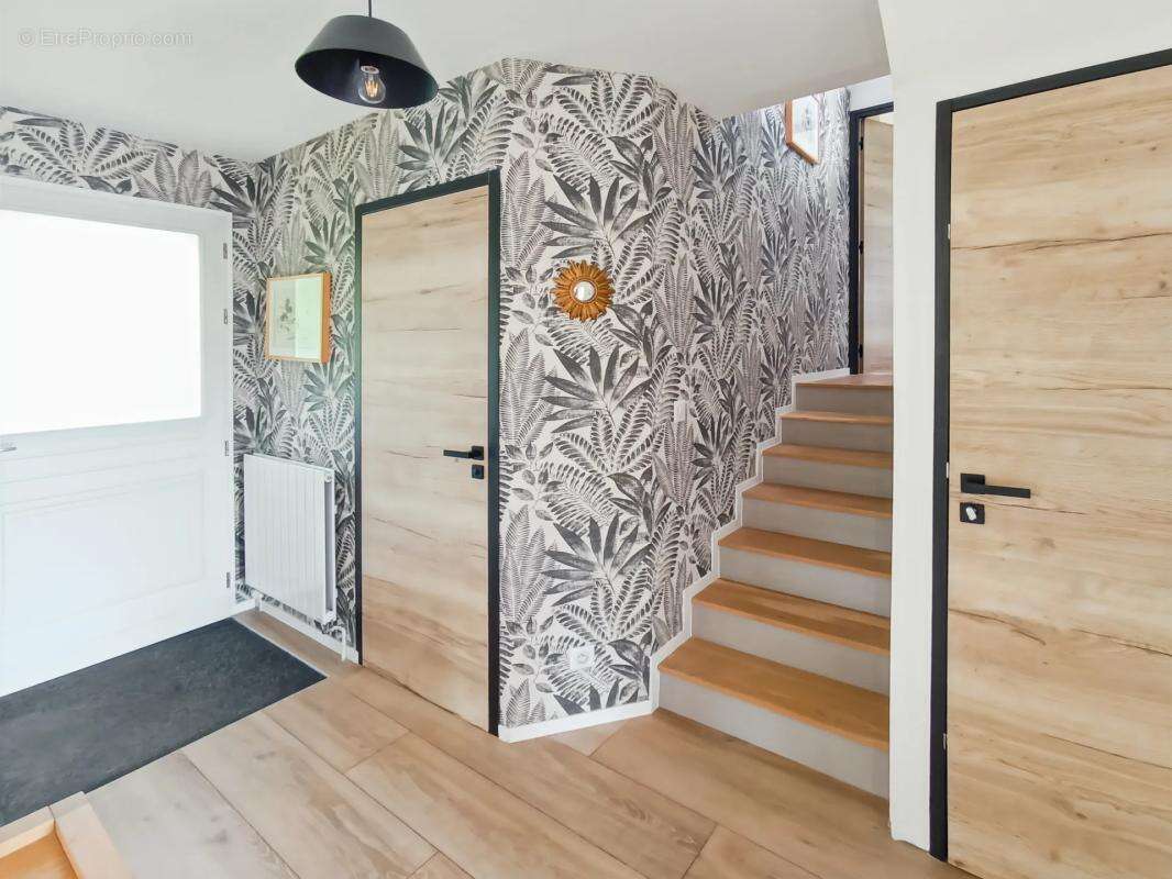 Maison à MONTMAIN