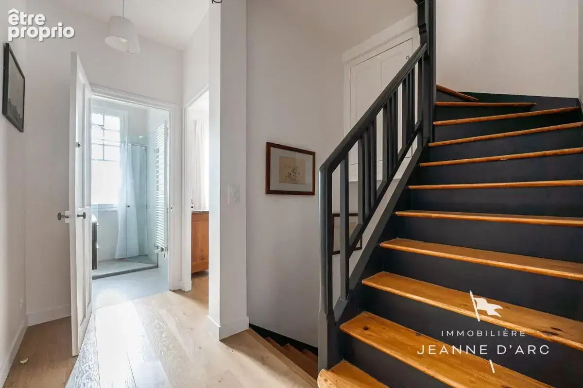VERSAILLES - RIVE DROITE LES PRéS - Maison de ville 159 m²  - 8 pièces, 4 chambres - Dressing, Salle familiale dans Sous-sol Com - photo 8