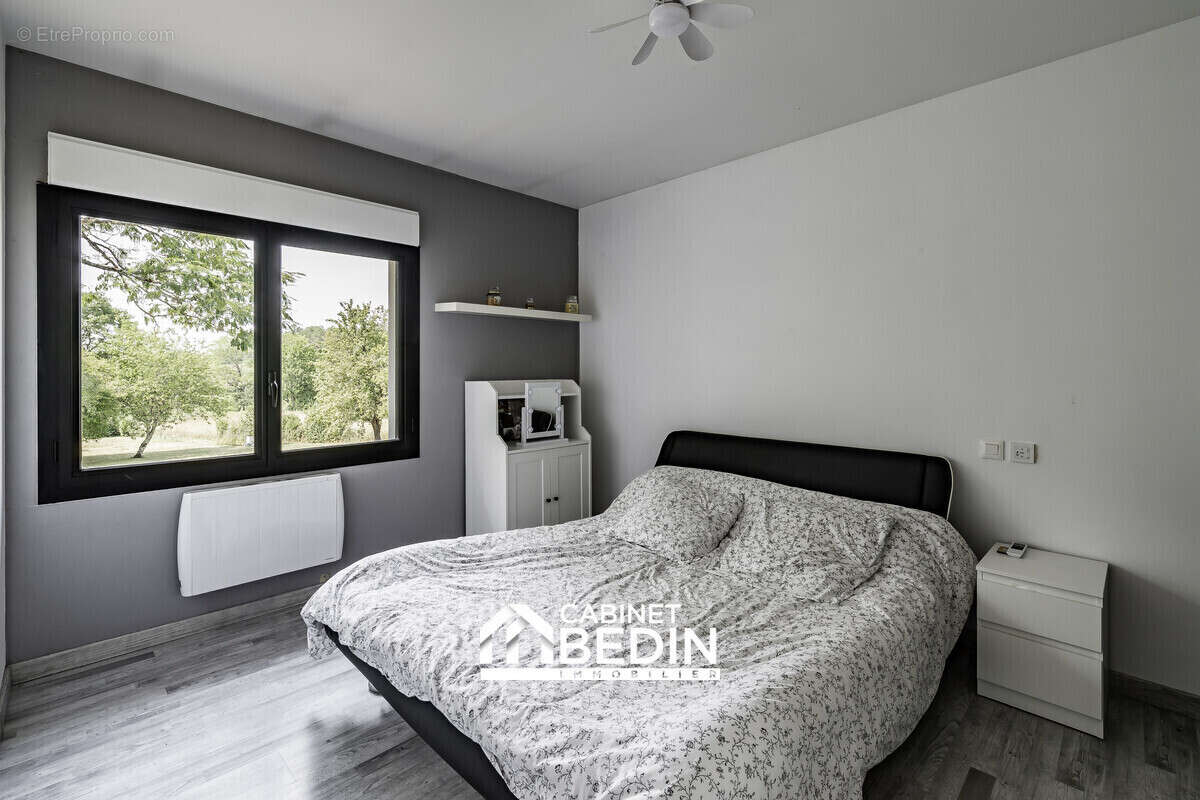 Maison 169 m² à Saint-Martin-Du-Bois  - photo 6