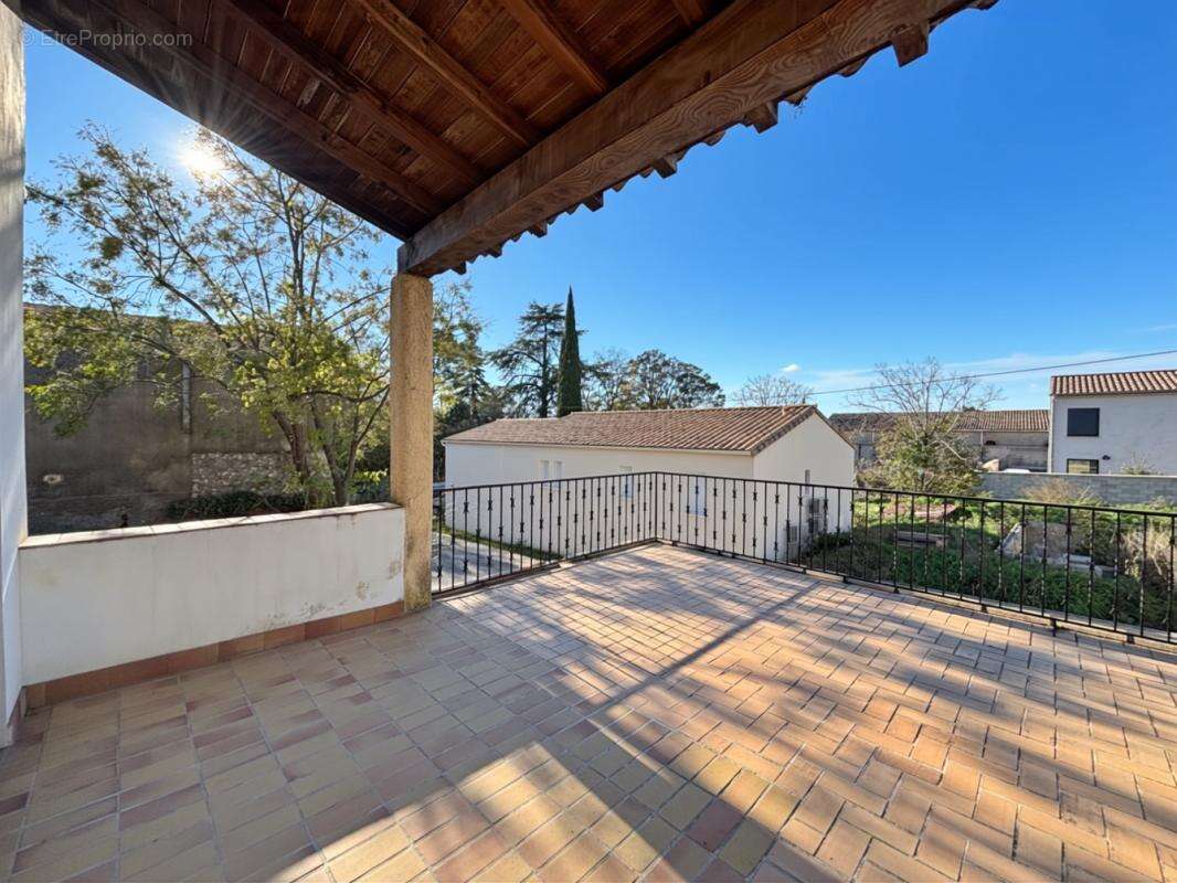 Appartement à SANILHAC-SAGRIES