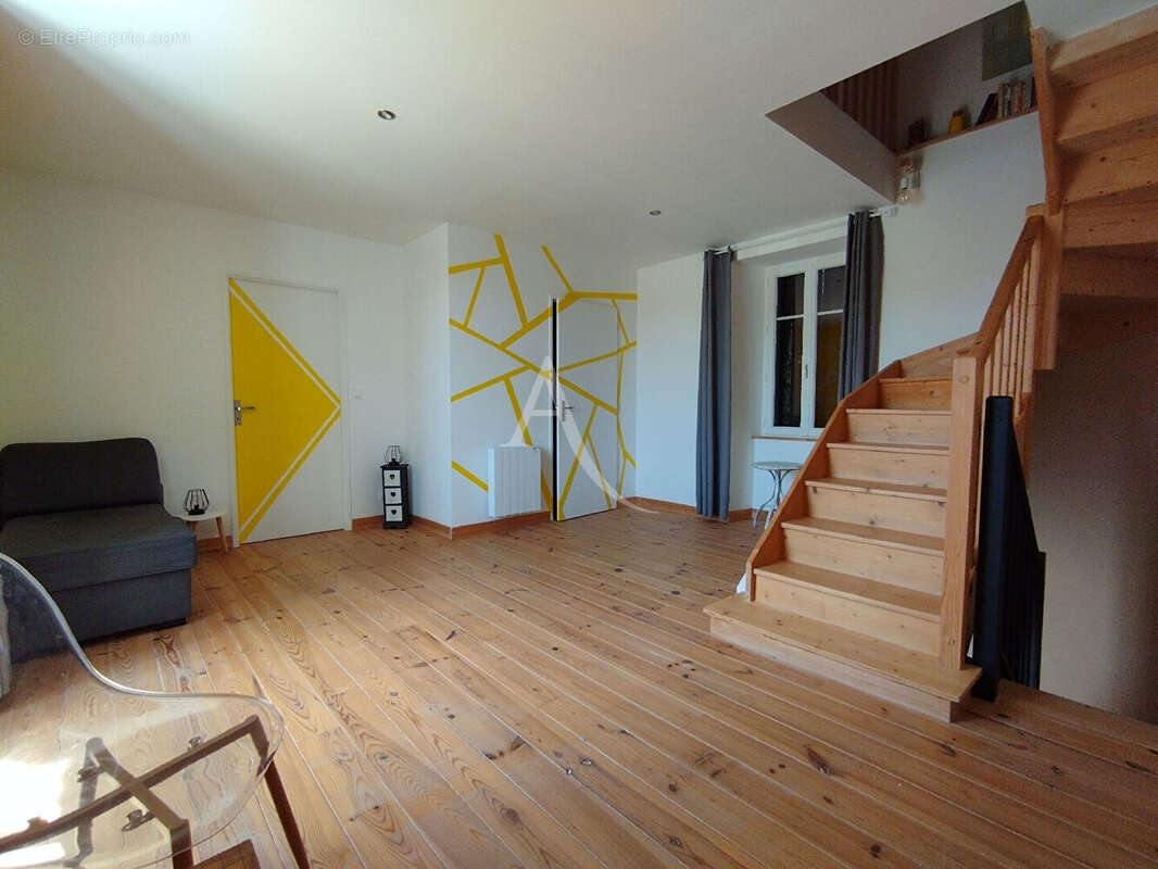 Maison à PUY-L&#039;EVEQUE