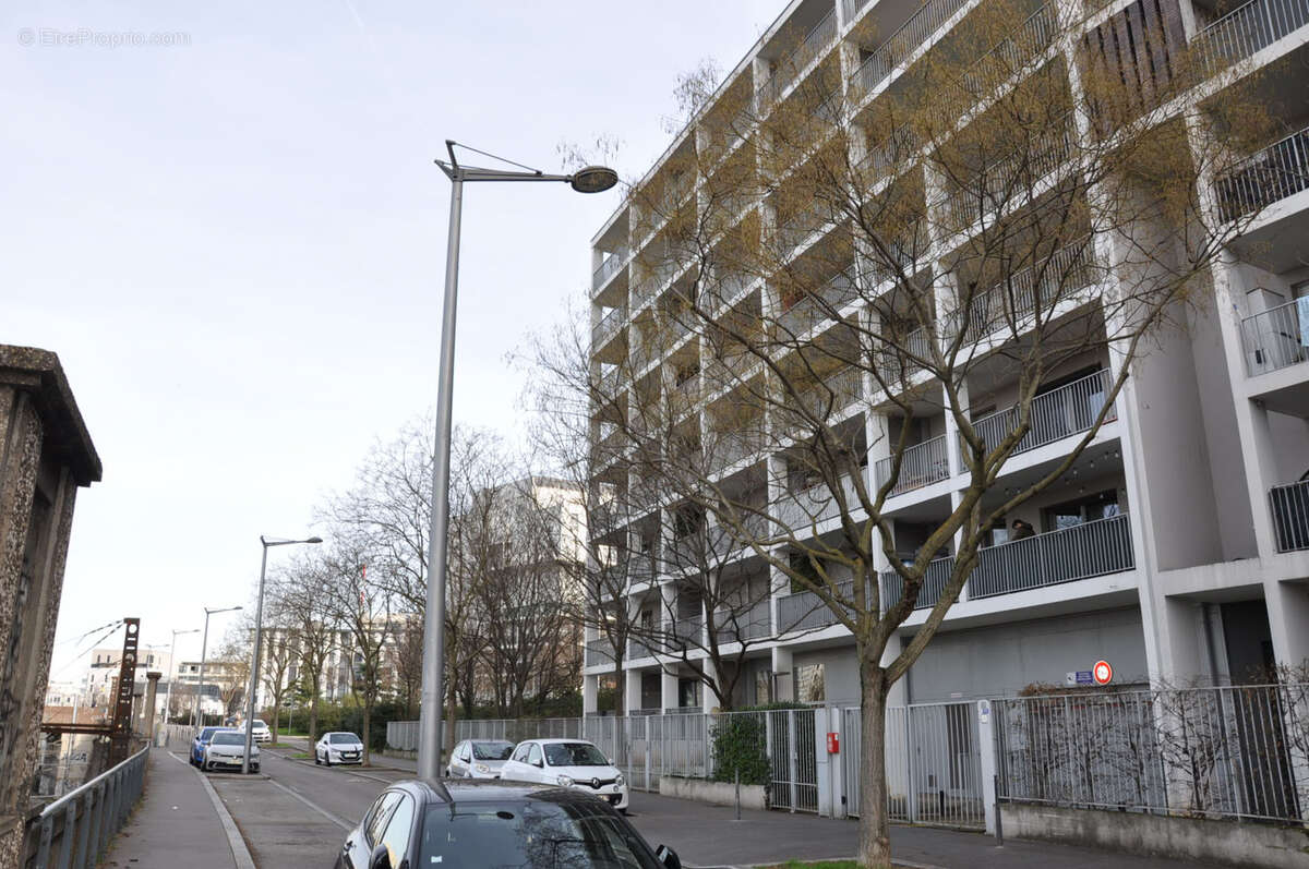 Bel appartement de 25,44 m2, lumineux, avec terrasse de 8 m2, exposé à l'Ouest, sans vis-à-vis, tram à 2 minut - photo 13