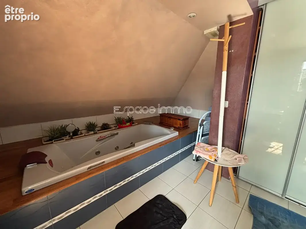 Maison individuelle - 126m² - 4 chambres - Sous sol et Garage - MONTVILLE - photo 10
