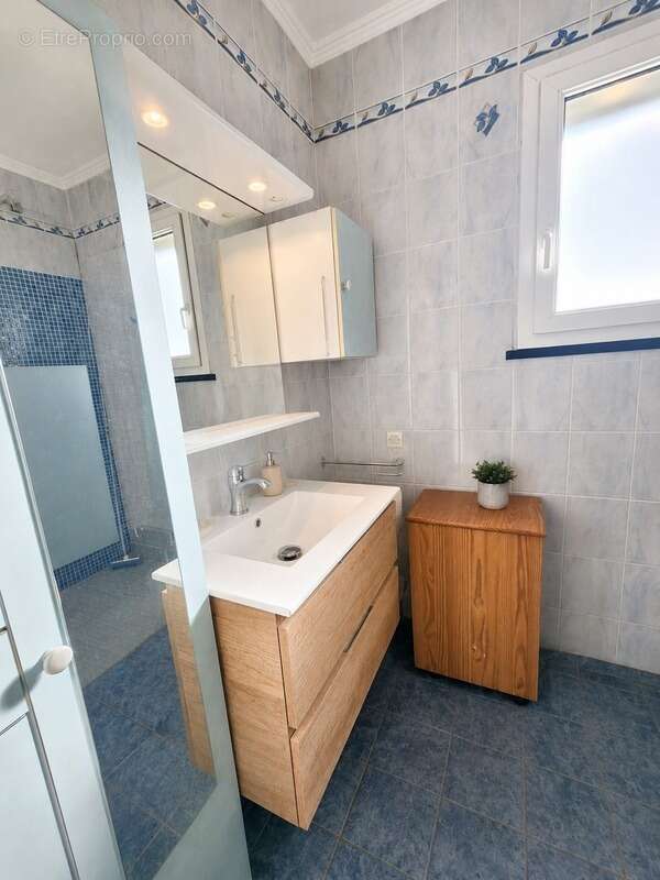 Maison familiale 5 chambres au calme, sans vis-à-vis, avec piscine et rivière en fond de jardin - photo 9