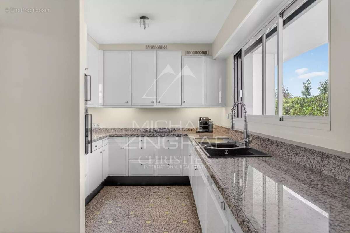 EXCLUSIVITE - CANNES Proche Carlton - Appartement d'exception avec spacieuse terrasse  vue mer - photo 12