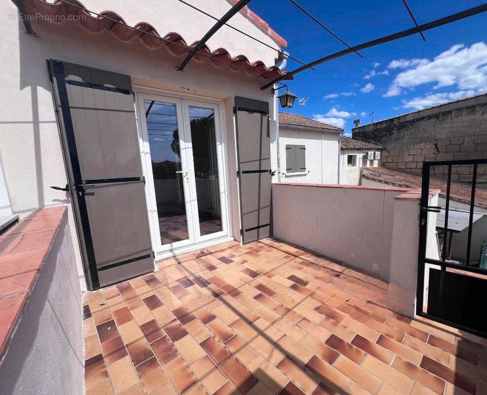 Appartement à FOURQUES