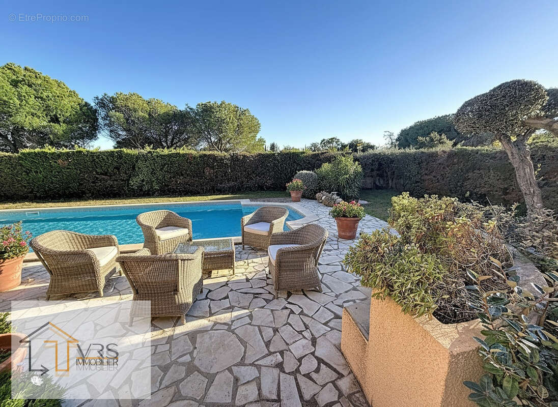 Maison à SAINT-ESTEVE