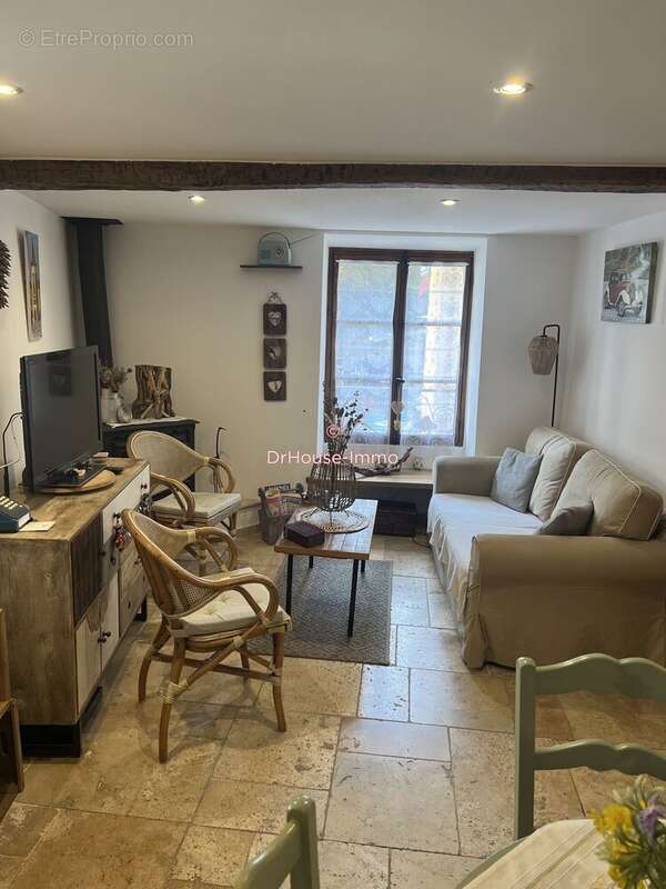 Appartement à GREOLIERES