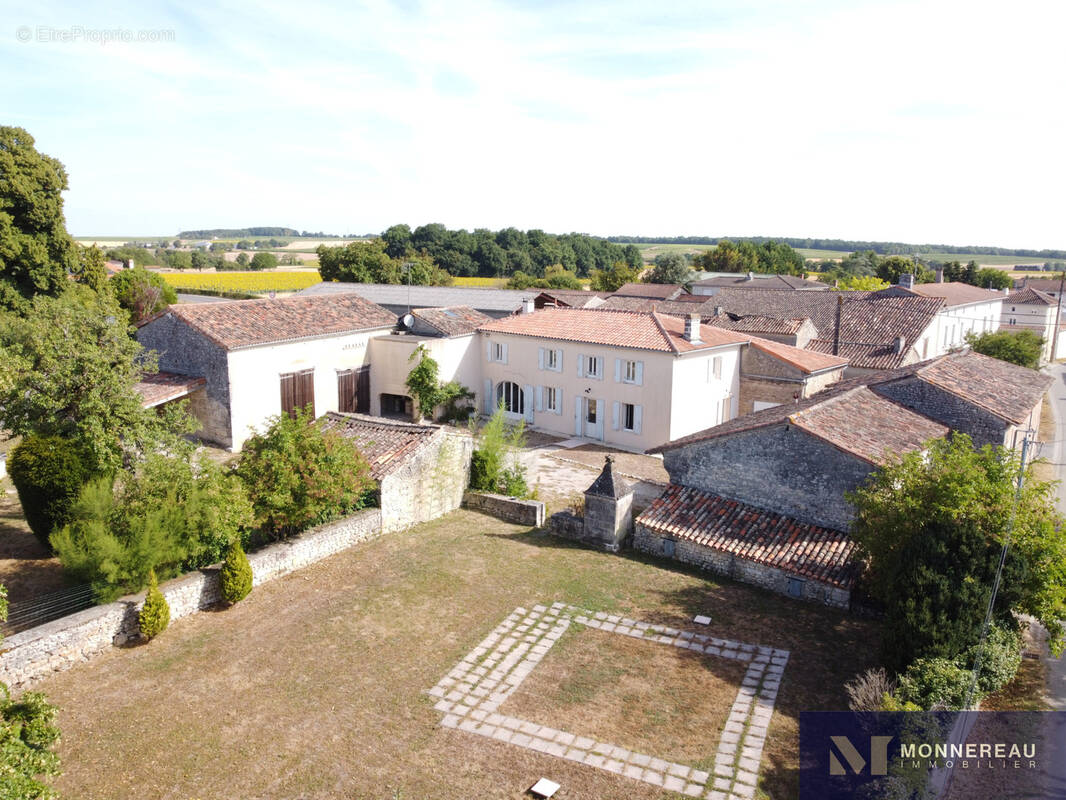 Maison à JURIGNAC