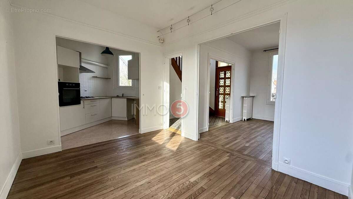 Maison à VILLEMOMBLE