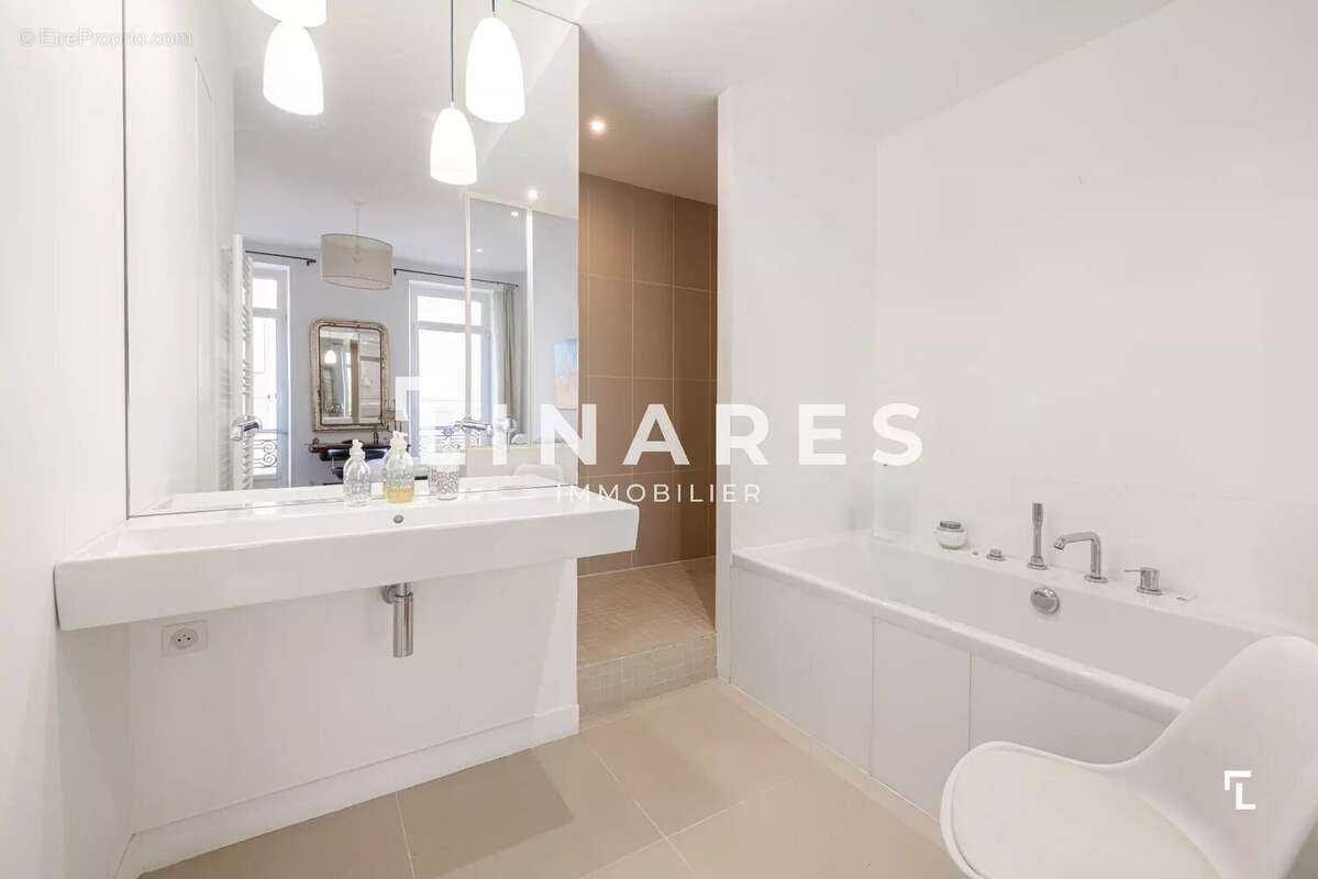 Appartement à MARSEILLE-6E
