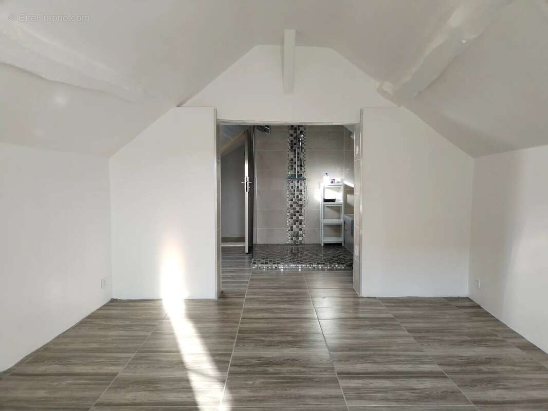 Maison à REMAUVILLE