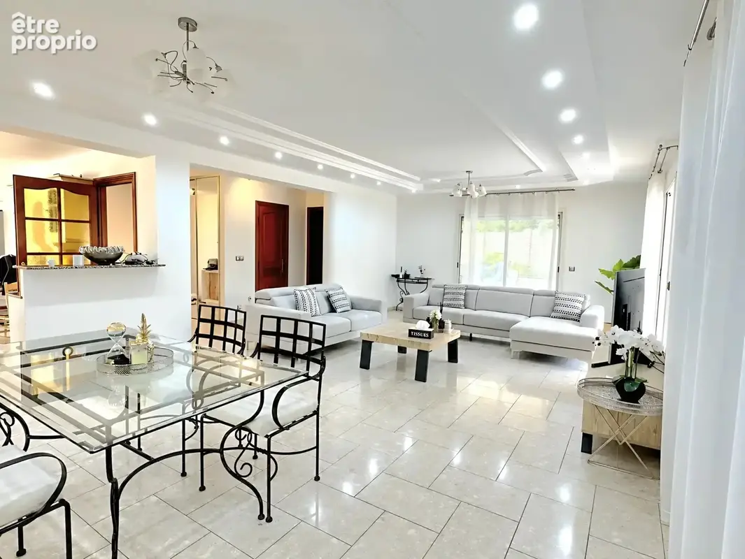 Villa de luxe à vendre à Mougins – 198 m²  5 chambres  Piscine  Deux T2 indépendants - photo 9