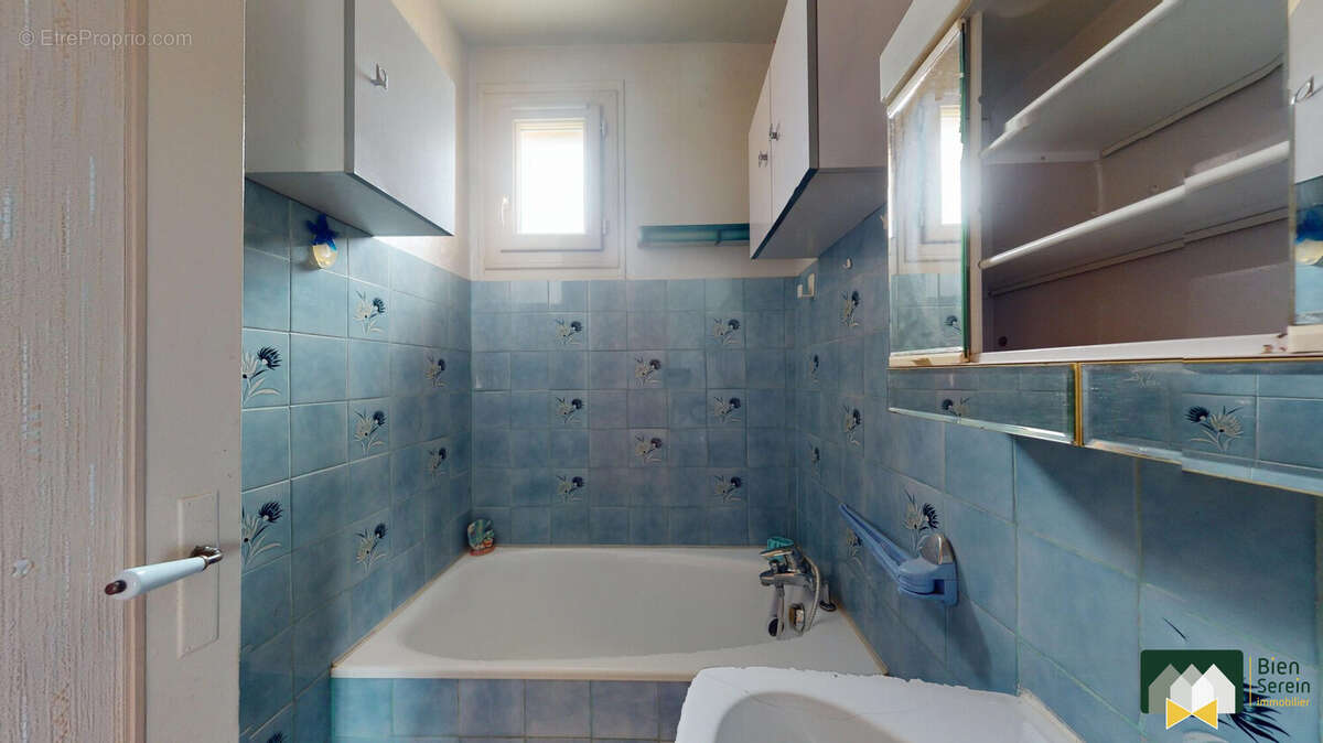 Salle de bain - Maison à AMILLY