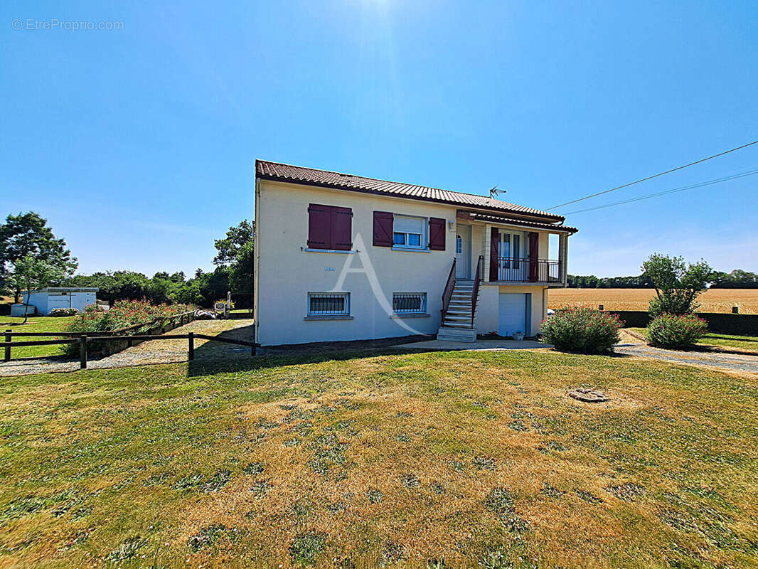 Maison à SAINT-PROUANT