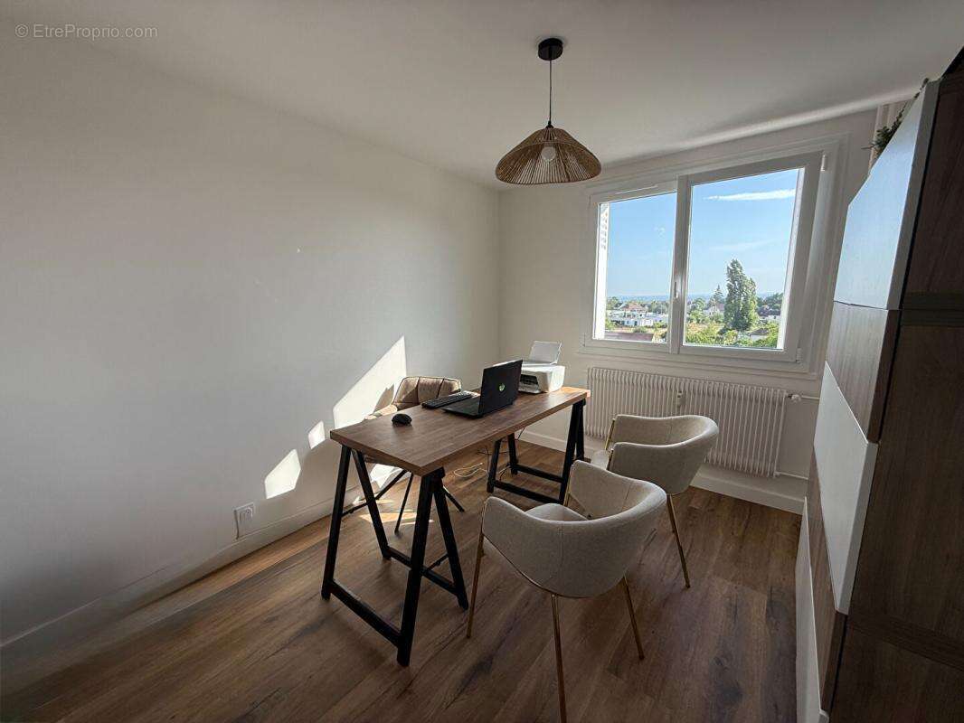 Appartement à YZEURE