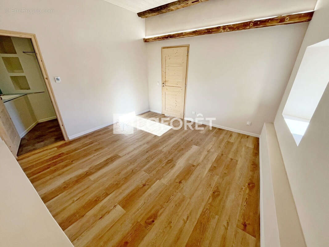 Maison à LES CHAPELLES