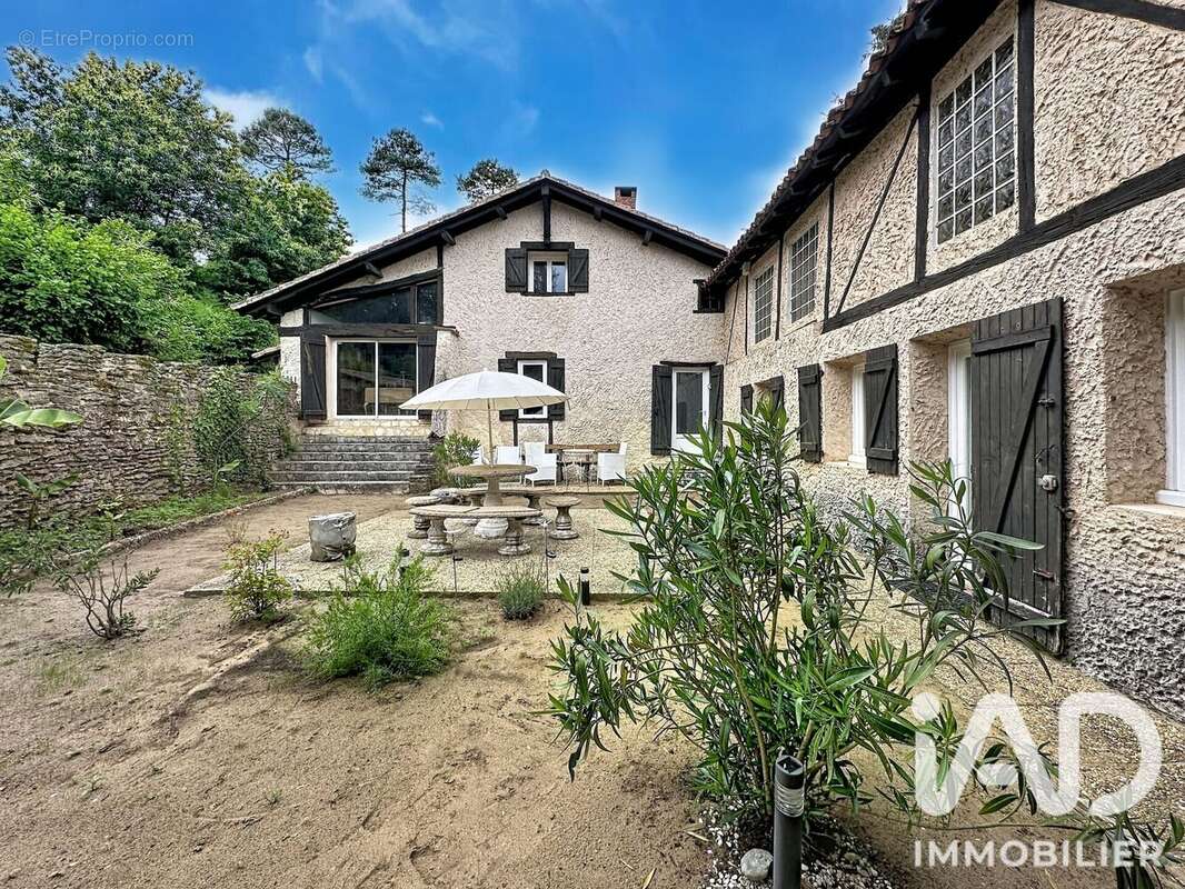 Maison 230 m² à Saint-Cricq-Villeneuve  - photo 3