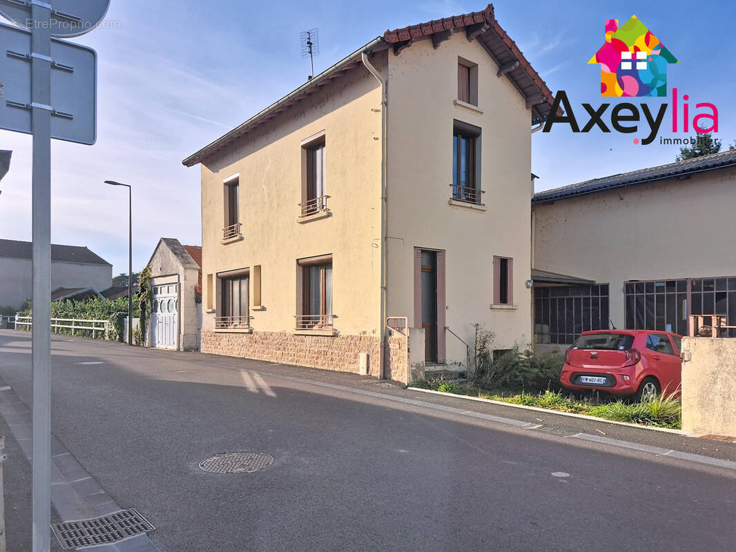 Maison à LA PACAUDIERE